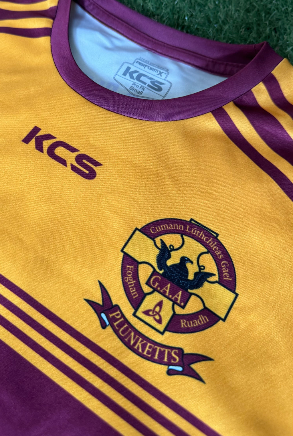 Oliver Plunketts Eoghan Ruadh GAA Jeesey - Size Small Tight Fit - KCS